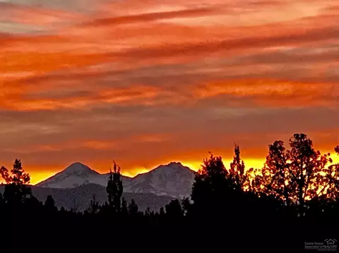 61050 Bacchus Ct, Bend, OR 97702 photo 5