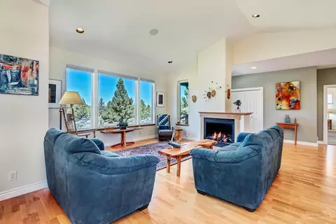 61050 Bacchus Ct, Bend, OR 97702 photo 9