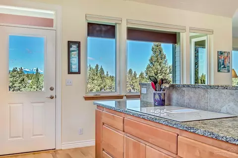 61050 Bacchus Ct, Bend, OR 97702 photo 12