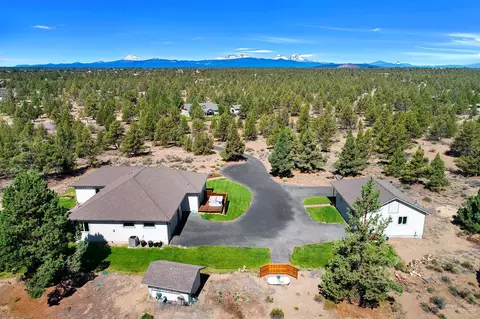 61050 Bacchus Ct, Bend, OR 97702 photo 1