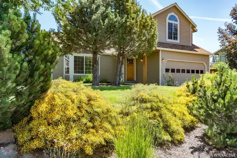 1036 NE Locksley Dr, Bend, OR 97701 photo 1