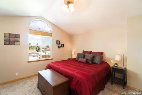 1036 NE Locksley Dr, Bend, OR 97701 photo 9