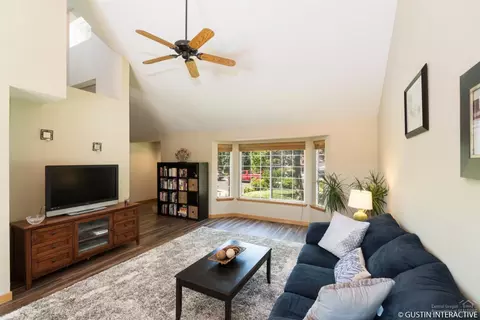 1036 NE Locksley Dr, Bend, OR 97701 photo 4