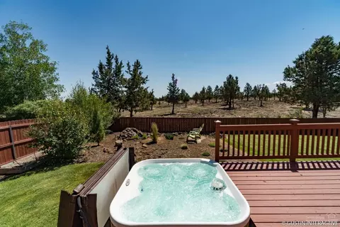 1036 NE Locksley Dr, Bend, OR 97701 photo 18