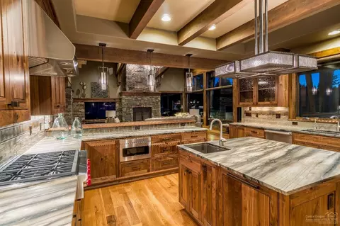 61489 Hawk Ct, Bend, OR 97702 photo 19