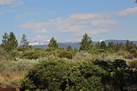 61489 Hawk Ct, Bend, OR 97702 photo 4