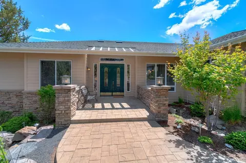 682 Goshawk Dr, Redmond, OR 97756 photo 2