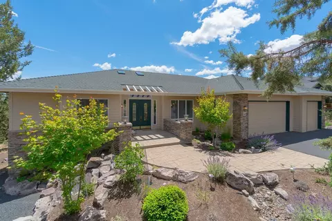 682 Goshawk Dr, Redmond, OR 97756 photo 1