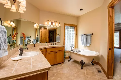 17782 Big Leaf Ln, Sunriver, OR 97707 photo 12