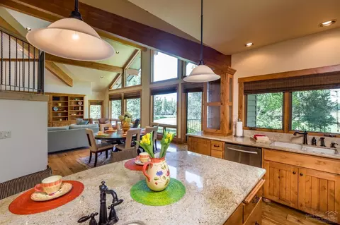 17782 Big Leaf Ln, Sunriver, OR 97707 photo 7