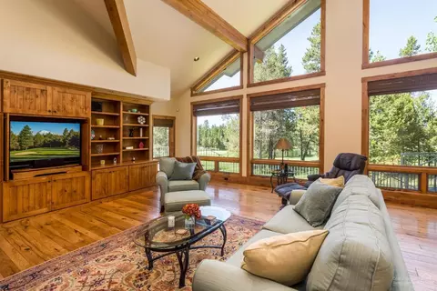 17782 Big Leaf Ln, Sunriver, OR 97707 photo 2