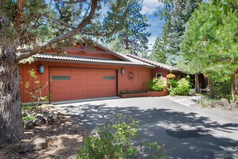 20511 Whitehaven Cir, Bend, OR 97702 photo 2