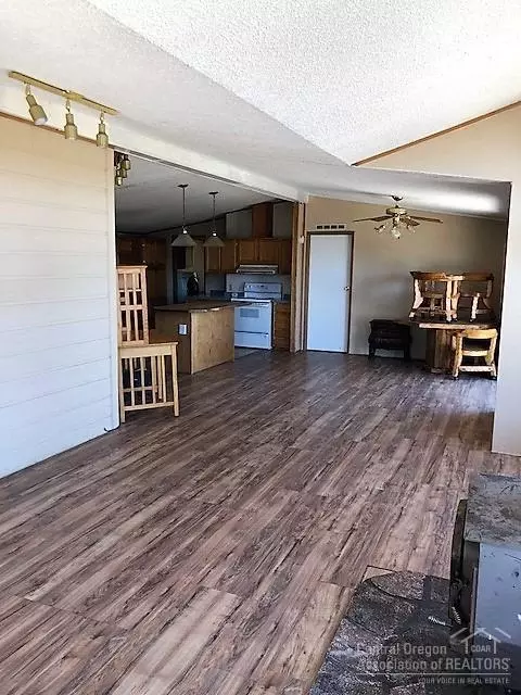 22129 Nelson Rd, Bend, OR 97701 photo 3