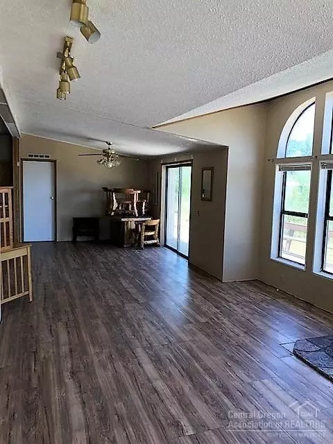 22129 Nelson Rd, Bend, OR 97701 photo 4