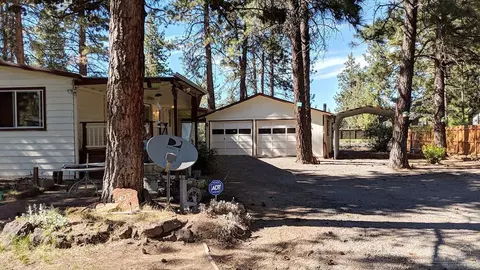 61103 Chuckanut Dr, Bend, OR 97702 photo 2