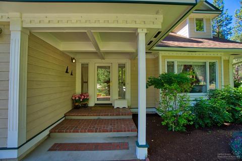 297 E Tyee Dr, Sisters, OR 97759 photo 2