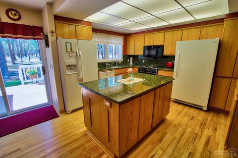 297 E Tyee Dr, Sisters, OR 97759 photo 7