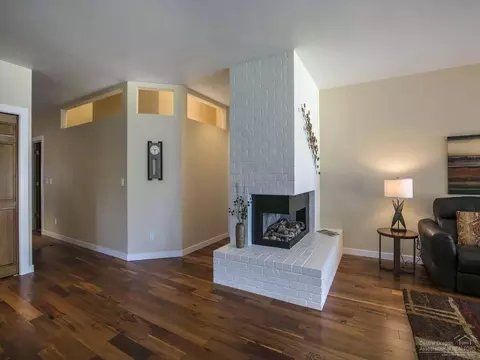 60821 Willow Creek Loop, Bend, OR 97702 photo 3