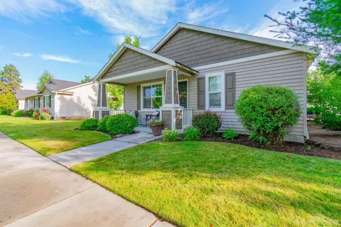 20660 Daisy Ln, Bend, OR 97702 photo 2