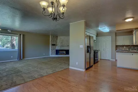 1529 SE Ramsay Rd, Bend, OR 97702 photo 4