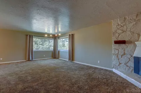1529 SE Ramsay Rd, Bend, OR 97702 photo 3