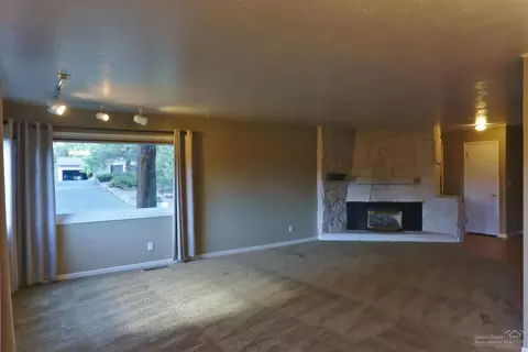 1529 SE Ramsay Rd, Bend, OR 97702 photo 2