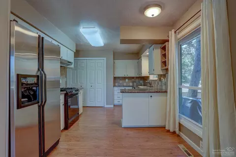 1529 SE Ramsay Rd, Bend, OR 97702 photo 5