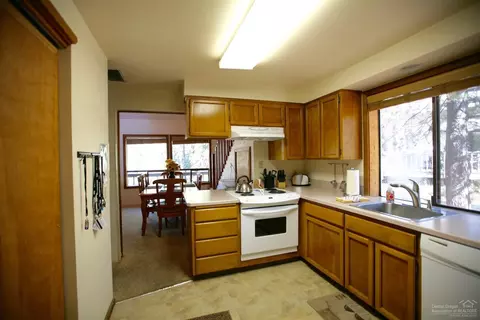 57576 White Elm Ln, Sunriver, OR 97707 photo 10