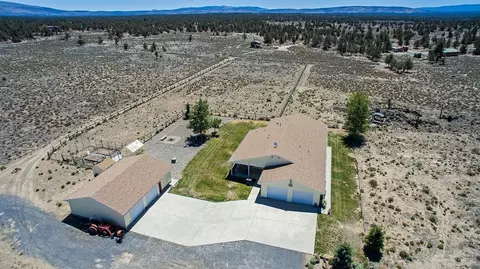 62060 Dodds Rd, Bend, OR 97701 photo 2