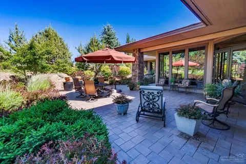 61637 Tam Mcarthur Loop, Bend, OR 97702 photo 3