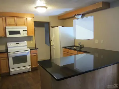 21051 Juniperhaven Ave, Bend, OR 97702 photo 9
