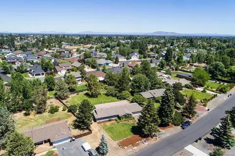 21020 Thomas Dr, Bend, OR 97702 photo 3