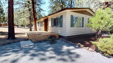 61053 Springcrest Dr, Bend, OR 97702 photo 2