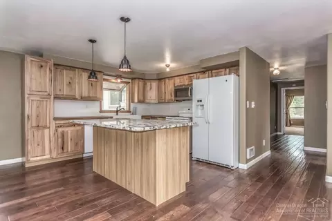 16240 Pine Drop Ln, La Pine, OR 97739 photo 10