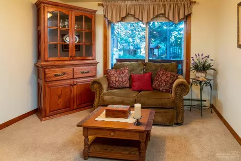 61193 Hitching Post Ln, Bend, OR 97702 photo 5