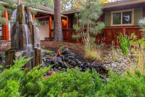 61193 Hitching Post Ln, Bend, OR 97702 photo 2