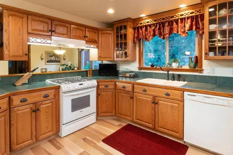 61193 Hitching Post Ln, Bend, OR 97702 photo 9