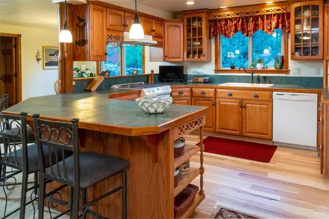 61193 Hitching Post Ln, Bend, OR 97702 photo 10