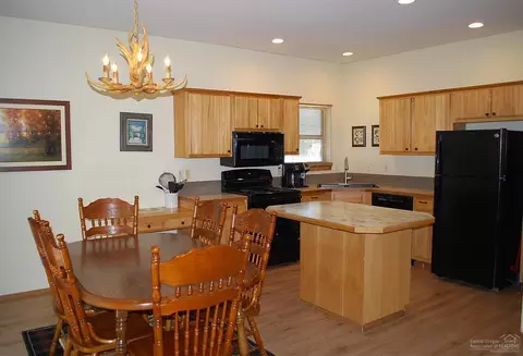 56446 Solar Dr, Bend, OR 97707 photo 2