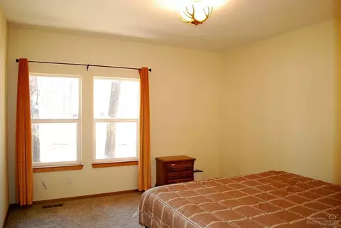 56446 Solar Dr, Bend, OR 97707 photo 8
