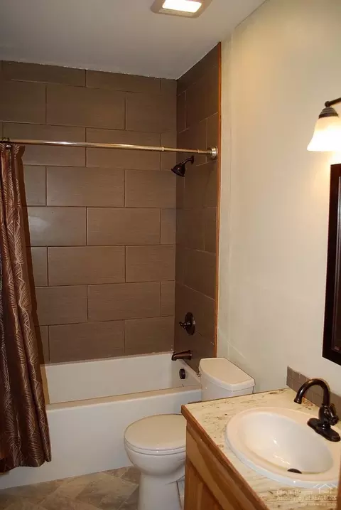 56446 Solar Dr, Bend, OR 97707 photo 9
