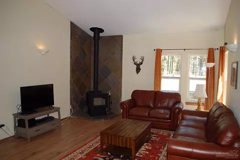 56446 Solar Dr, Bend, OR 97707 photo 4