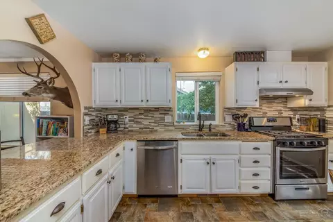 2357 NE Moonlight Dr, Bend, OR 97701 photo 5