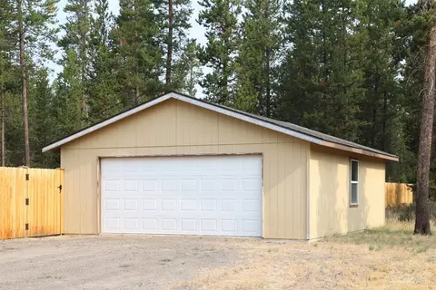 16950 Kasserman Dr, Bend, OR 97707 photo 2