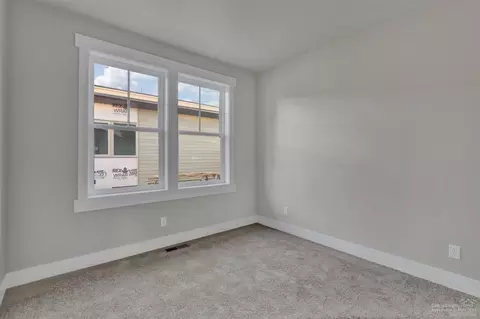 1646 NW Fields St, Bend, OR 97703 photo 15