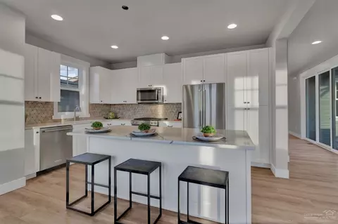 1646 NW Fields St, Bend, OR 97703 photo 8