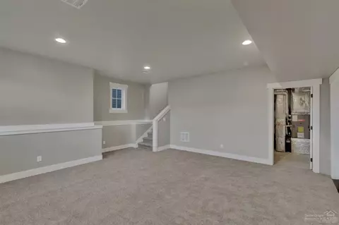 1646 NW Fields St, Bend, OR 97703 photo 23