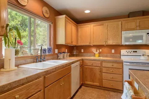 52619 Ammon Rd, La Pine, OR 97739 photo 9