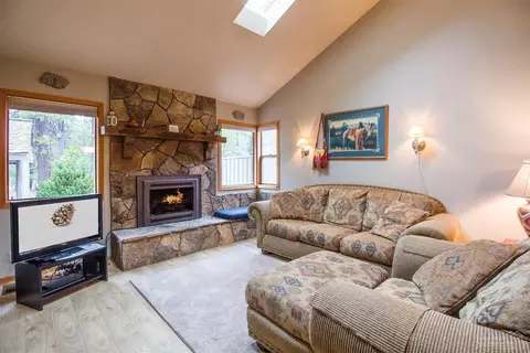 57677 Poplar Ln, Sunriver, OR 97707 photo 3