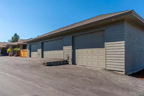 65405 76th St, Bend, OR 97703 photo 2